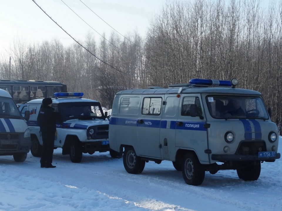 Оцепление школы силами УМВД России по Мурманской области