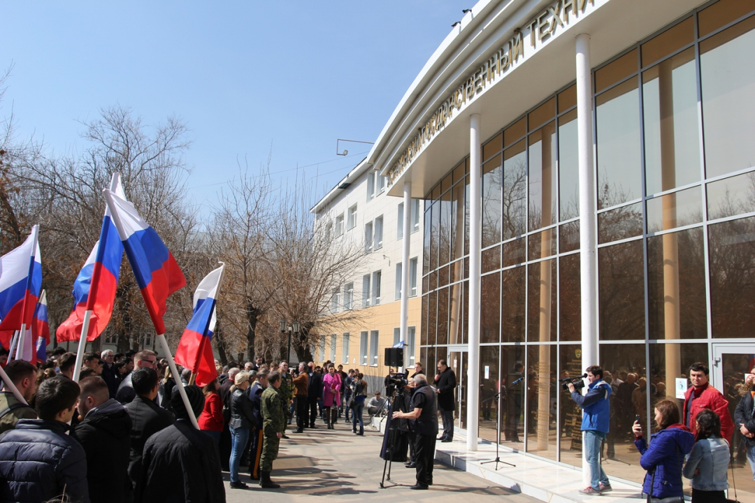 В Астрахани прошёл митинг «Вместе против террора»