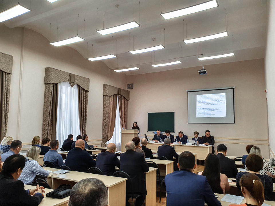 Аудитория «круглого стола» с участием руководителей муниципальных образований Ивановской области и секретари муниципальных АТК
