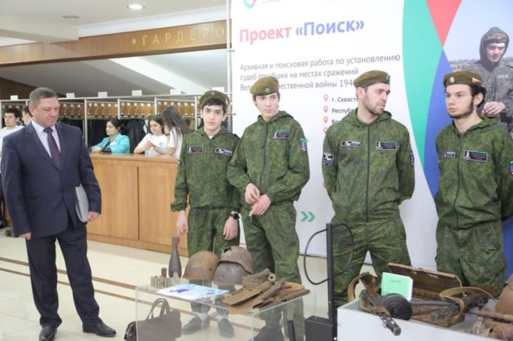 Владимиру Васильеву и Игорю Сироткину презентовали молодёжные проекты антитеррористической направленности