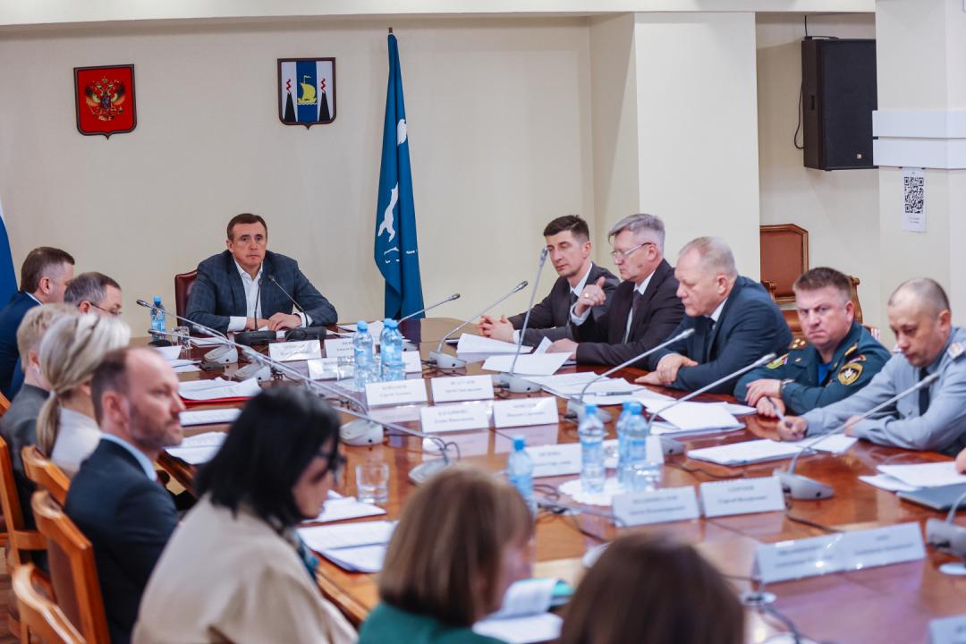 Председатель комиссии Губернатор Сахалинской области Лимаренко В.И. подводит итоги заседания.