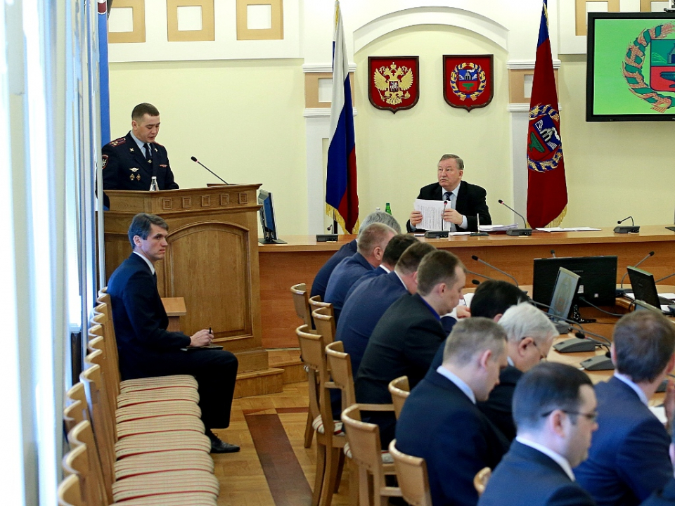 Губернатор Александр Карлин провел заседание антитеррористической комиссии в Алтайском крае