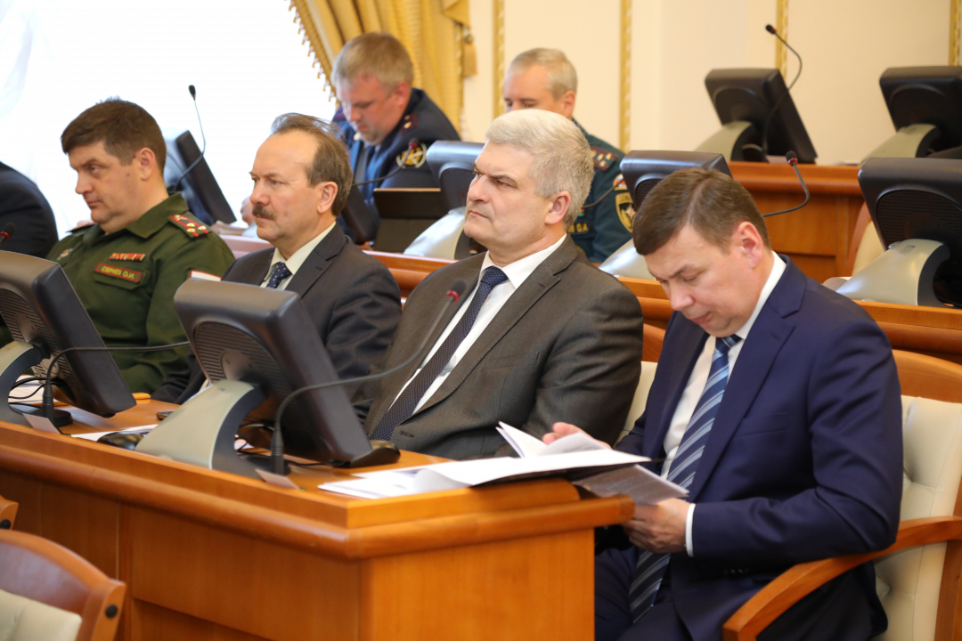 Губернатор Алексей Кокорин поручил усилить меры по обеспечению безопасности зауральцев во время майских праздников