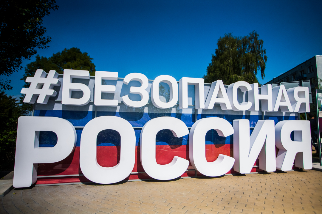 Инсталляция «Безопасная Россия» и выставка вооружения подразделений специального назначения
