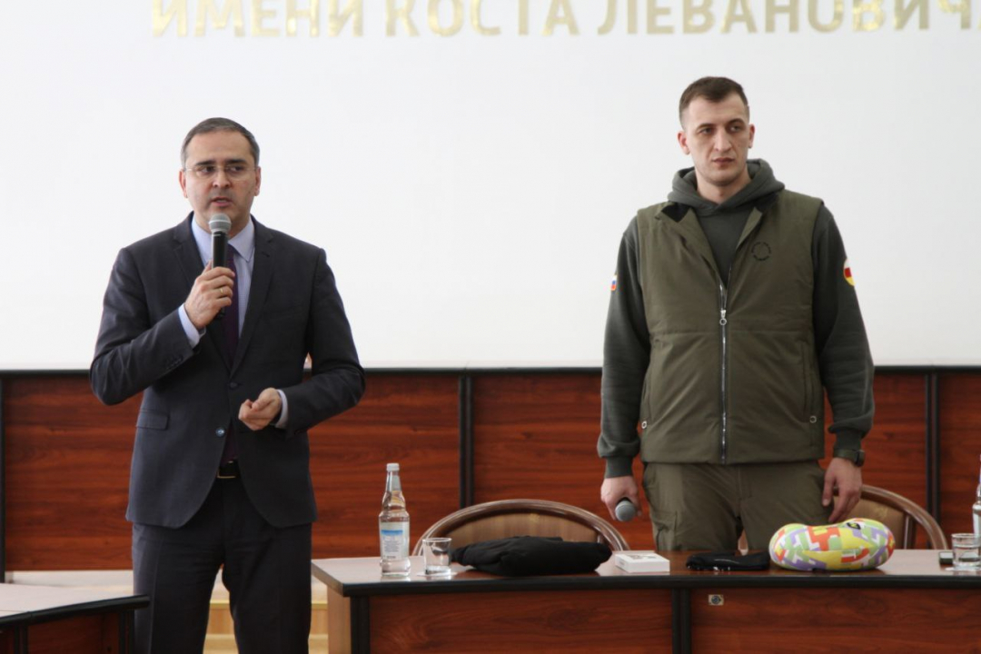 Военный корреспондент Георгий Мамсуров встретился со студентами республики