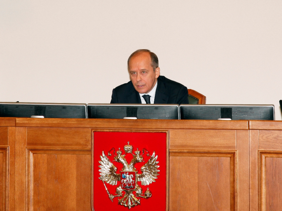 Председатель НАК  А.В. Бортников открывает заседание Комитета