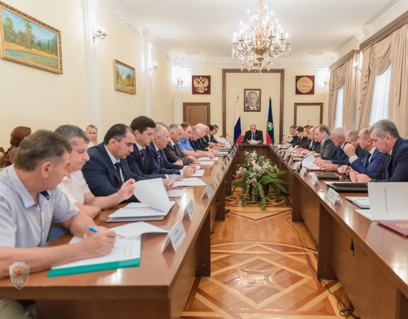 Глава Карачаево-Черкесии Рашид Темрезов провел совместное заседание Антитеррористической комиссии и Оперативного штаба