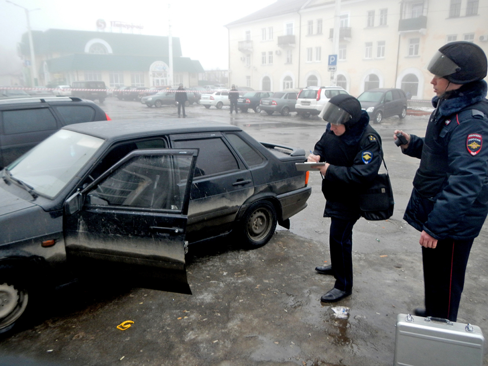 Обследование подозрительного автомобиля на наличие самодельного взрывного устройства