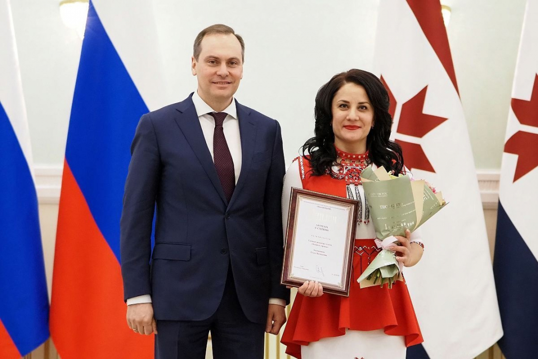 Глава Мордовии, Председатель АТК РМ Здунов А.А. вручает награды журналистам национальных СМИ