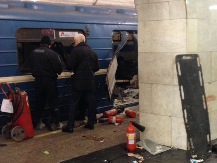 В метро Санкт-Петербурга произошел подрыв неустановленного взрывного устройства, еще одно взрывное устройство обнаружено и обезврежено правоохранительными органами