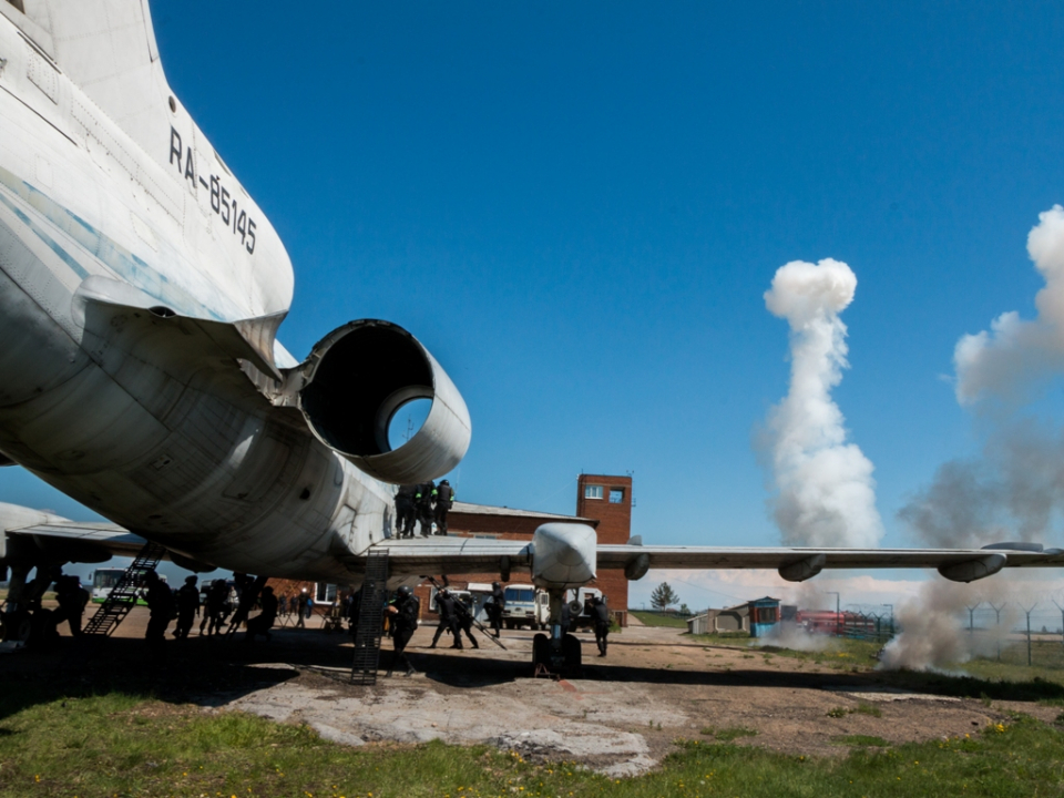 Штурм самолёта Ту-154 оперативно-боевой группой. 