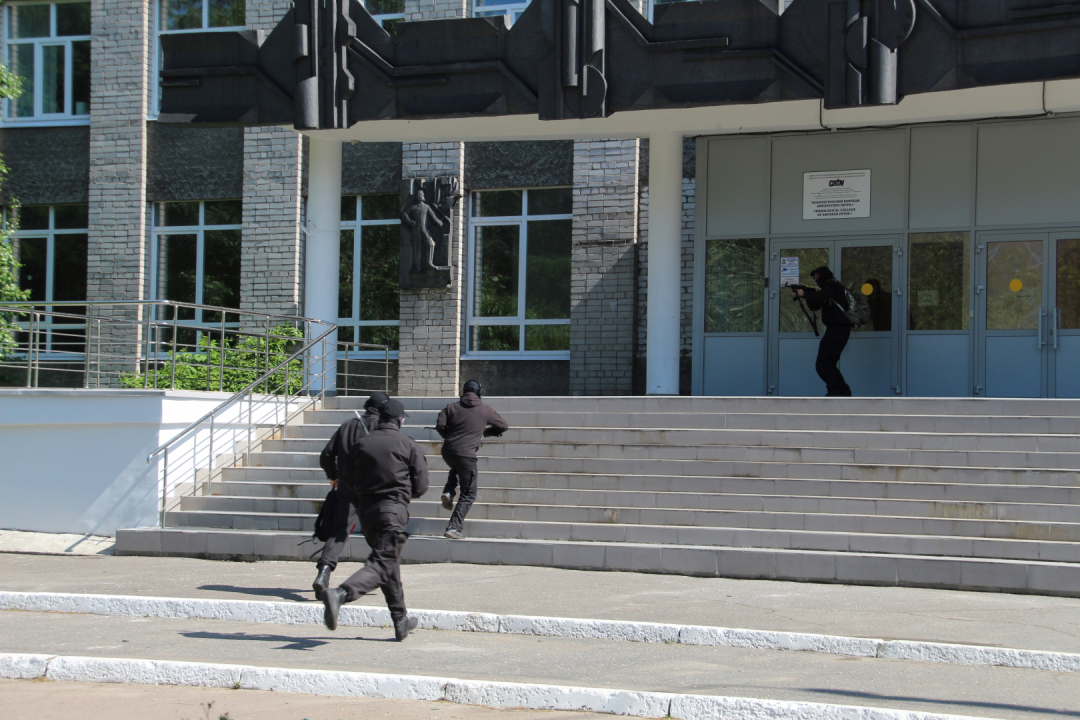 В Архангельске проведено командно-штабное антитеррористическое учение на объекте образования