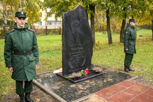 В Солнечногорске открыли восстановленный памятник погибшему Герою