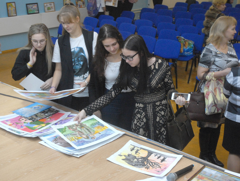 В школе  города Тосно Ленинградской области прошли выставки рисунков детей из мест локальных военных конфликтов