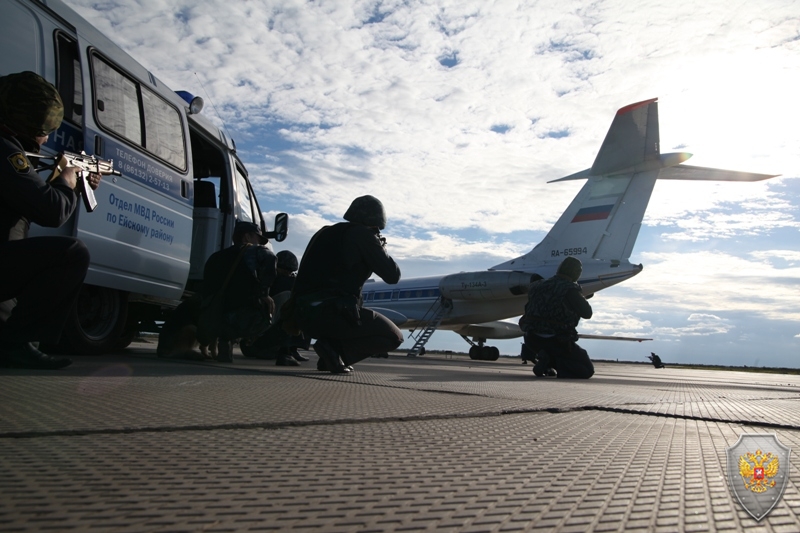 Освобождение заложников спецподразделениями МВД и ФСБ России из захваченного террористами самолета