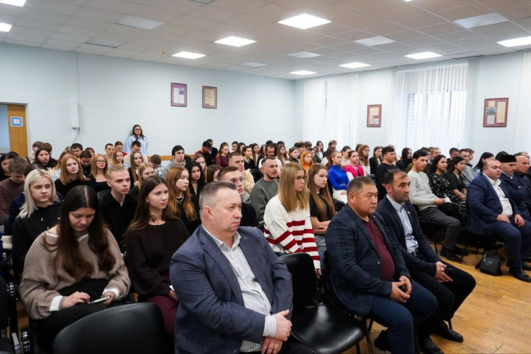 В образовательных организациях Саратовской области продолжаются встречи со студентами по вопросам профилактики экстремизма и терроризма