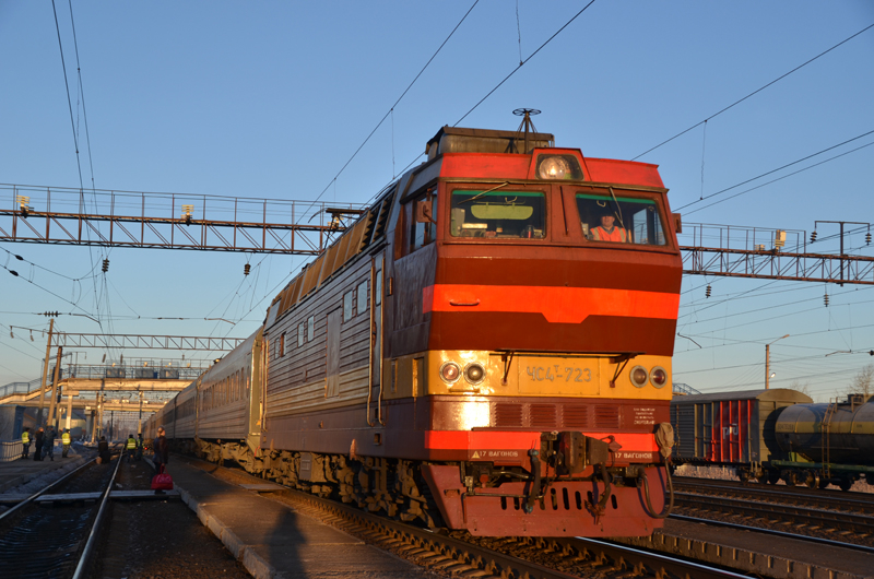 Прибытие поезда № 618Я сообщением «Санкт Петербург – Вологда» на станцию Шексна