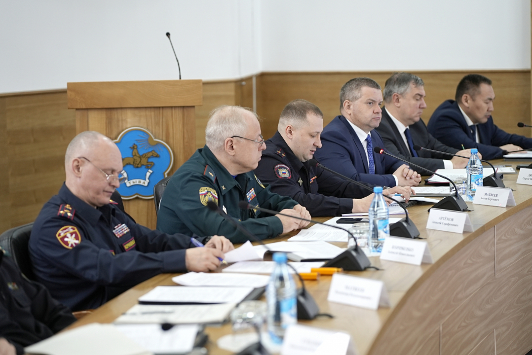 Совместное заседание антитеррористической комиссии и оперативного штаба в Республике Тыва