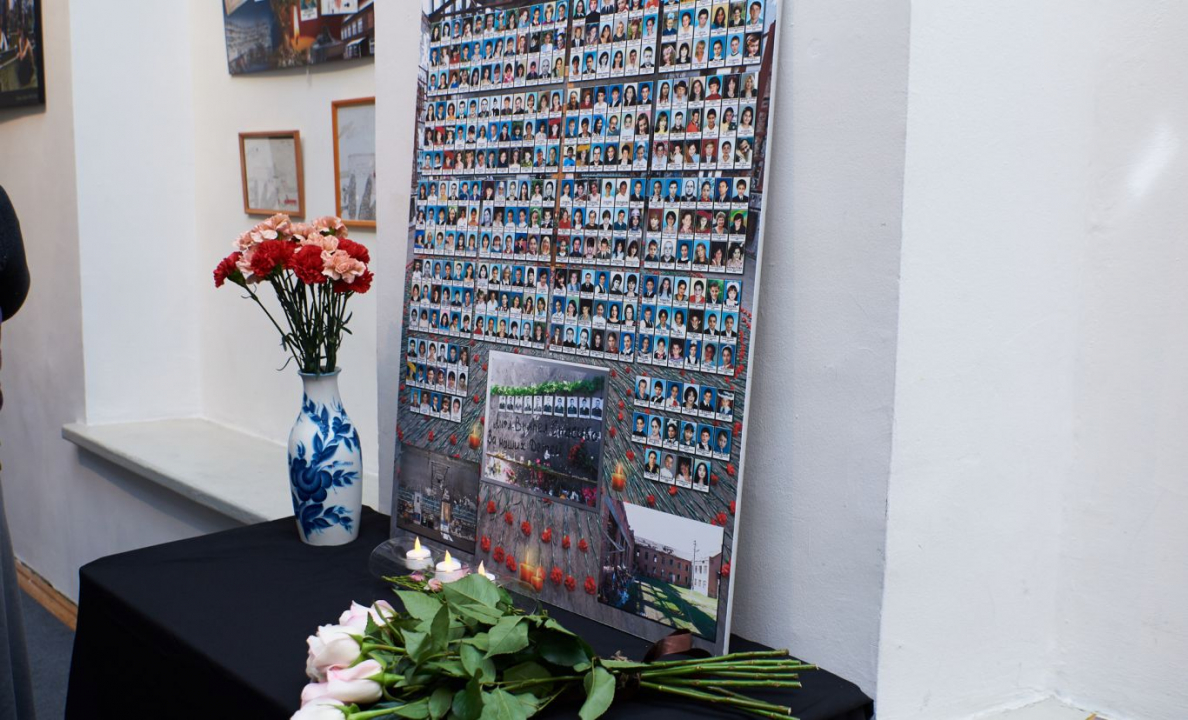 В Москве открылась фотовыставка в рамках проекта «Помнить, чтобы жить», посвященная трагическим событиям в школе № 1 города Беслана