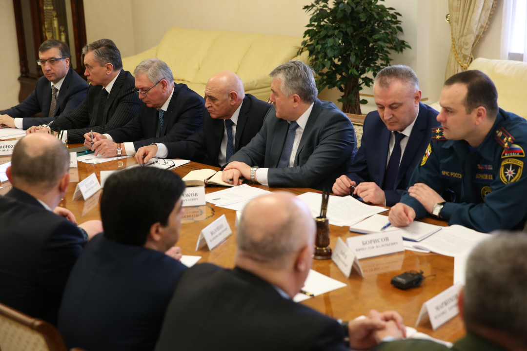 Юрий Коков провел внеочередное совместное заседание Антитеррористической комиссии и Оперативного штаба в КБР 