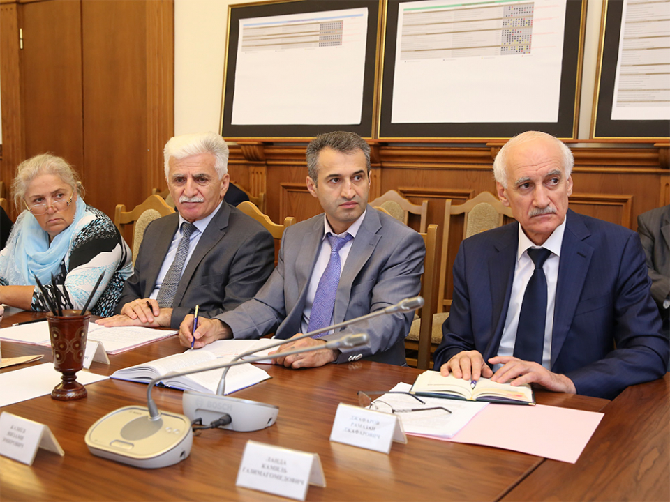 Встреча Рамазана Абдулатипова с членами экспертного совета при Антитеррористической комиссии в РД