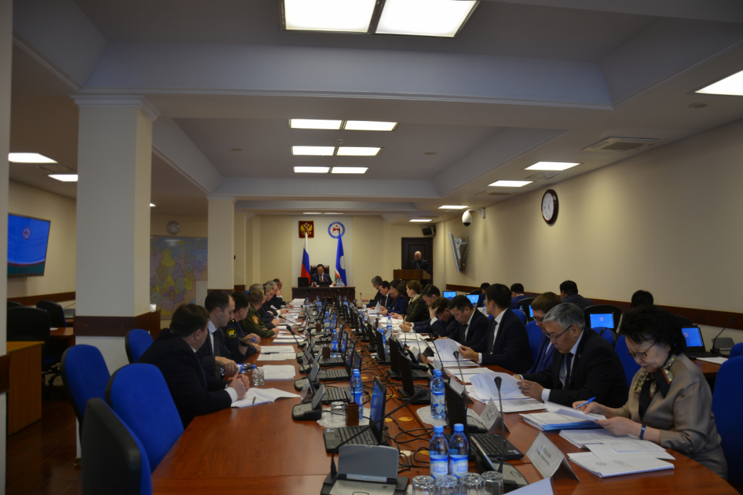 Айсен Николаев провел заседание Антитеррористической комиссии