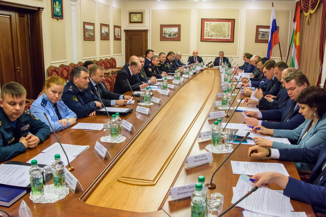 Участники совместного заседания Антитеррористической комиссии и оперативного штаба в Калужской области
