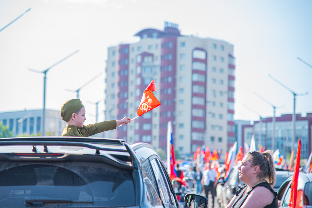 В Луганске прошел автопробег в честь 80-летия Великой Победы