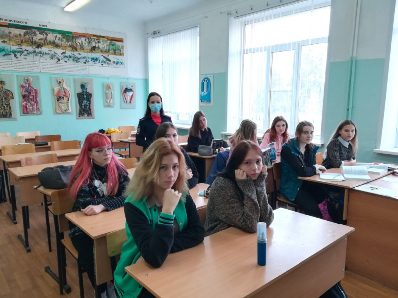 Профилактическую беседу со школьниками провели сотрудники полиции в Подмосковье