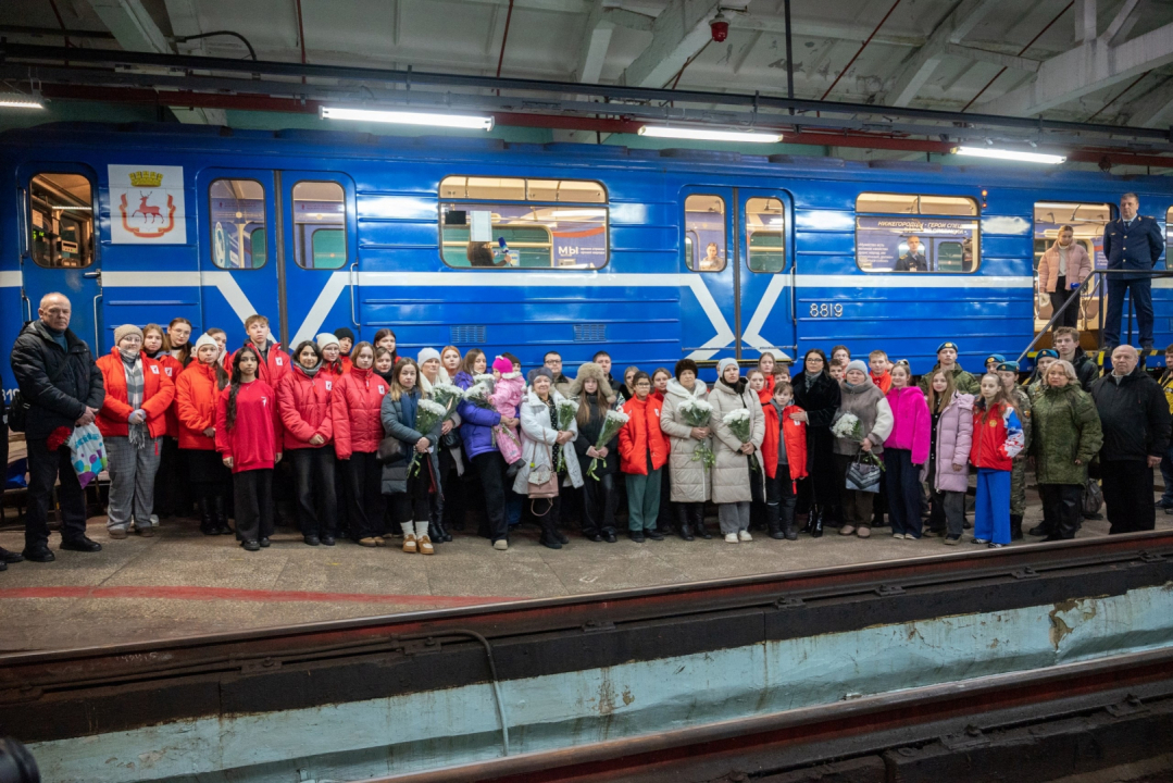 В Нижнем Новгороде открыли два новых вагона метро, посвященных участникам СВО