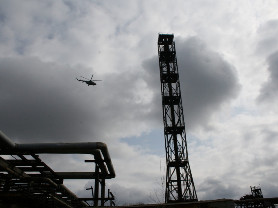 Вертолёт авиационного отряда ГУ МВД России по КО – отвлекает внимание «террористов» в момент штурма