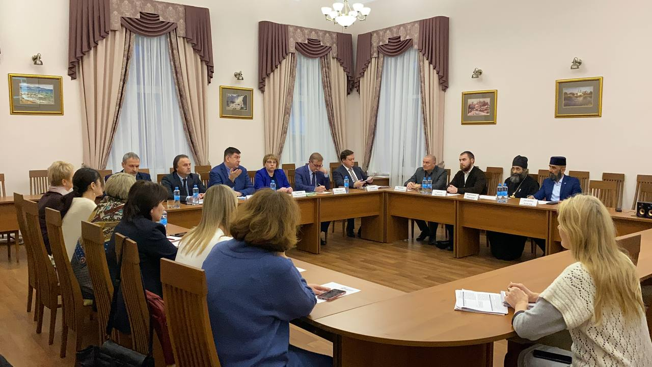 Круглый стол по вопросам противодействия экстремизму и терроризму в образовательной сфере и молодежной среде