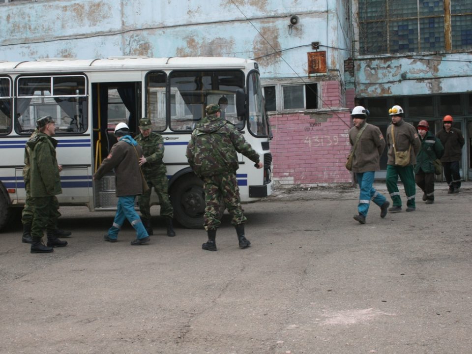 Эвакуация группой фильтрации освобожденных «заложников»