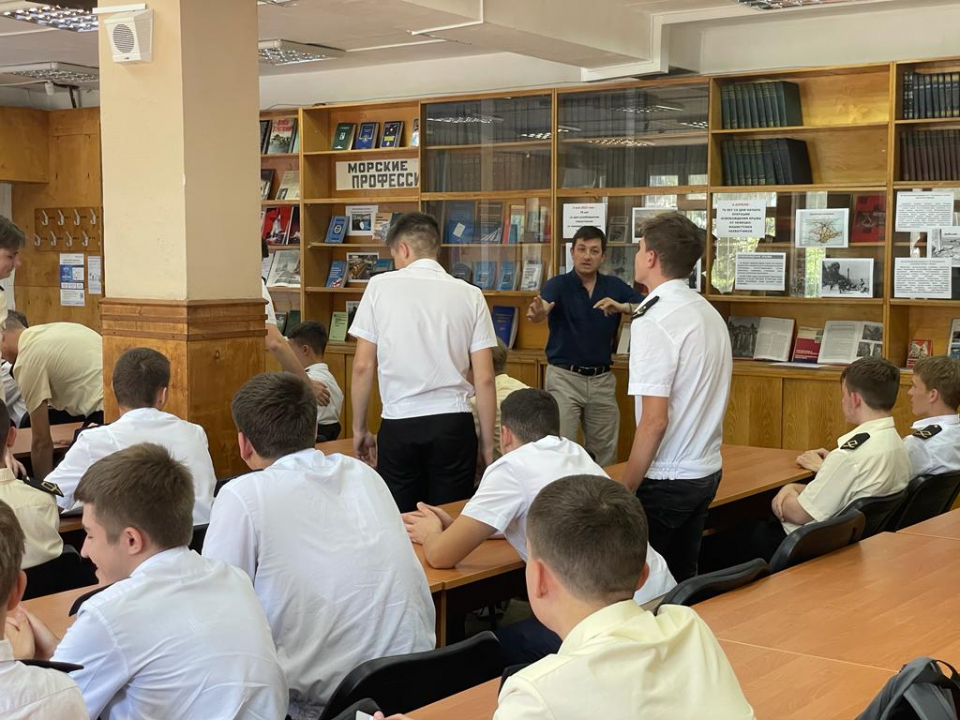 Севастопольским студентам рассказали как распознать фейки