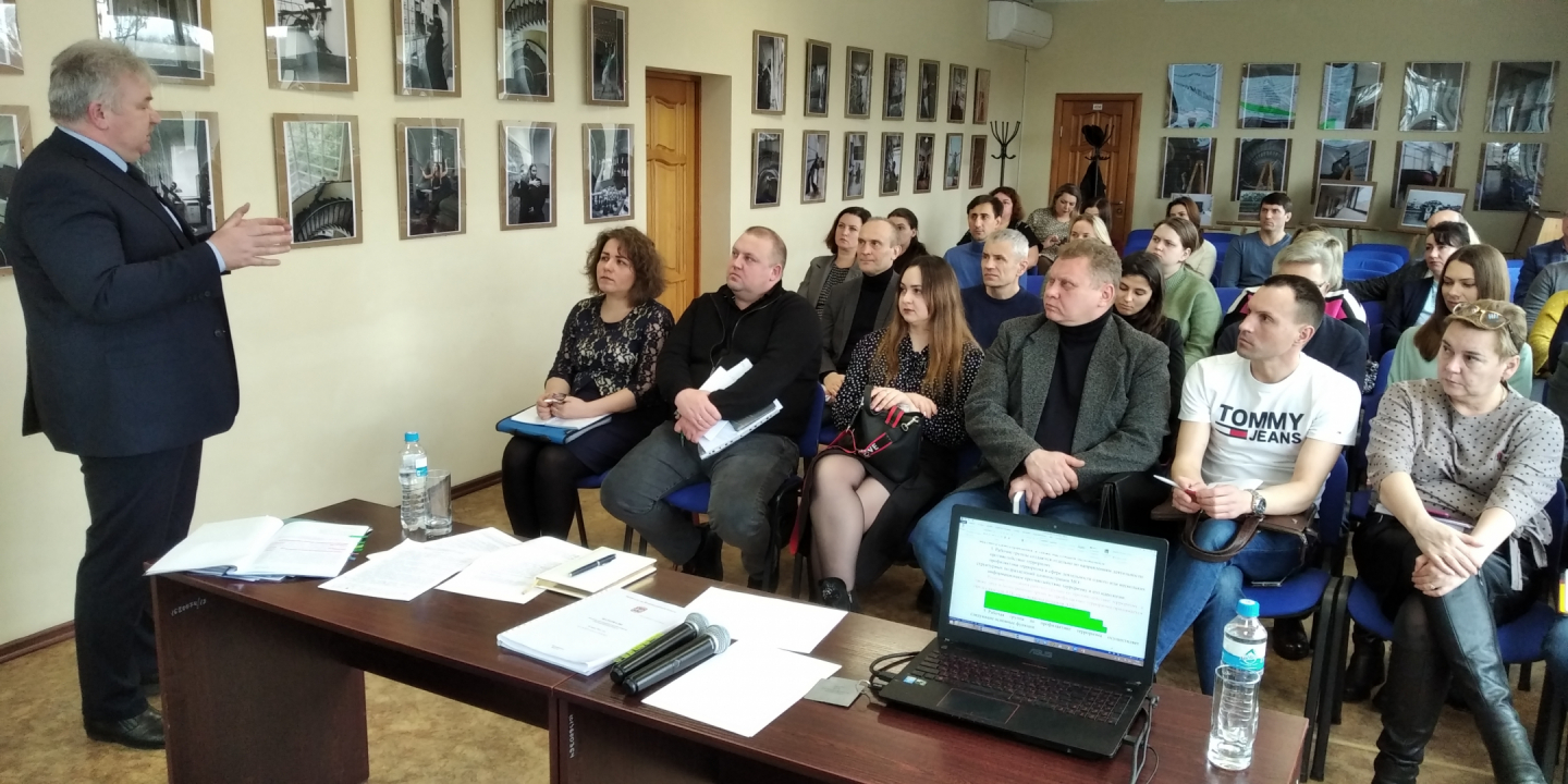 Руководитель аппарата АТК А.В. Клушин выступает перед участниками семинара в г. Калининграде