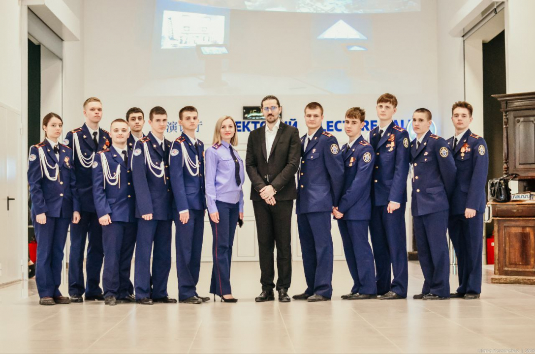 Комикс о героях современности