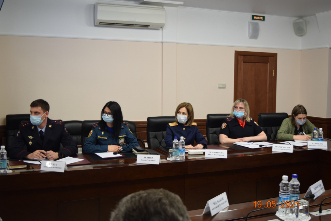 Безопасность во время проведения последних звонков обсудили на Камчатке