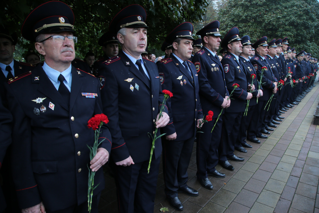 В Кабардино-Балкарии почтили память сотрудников правоохранительных органов
