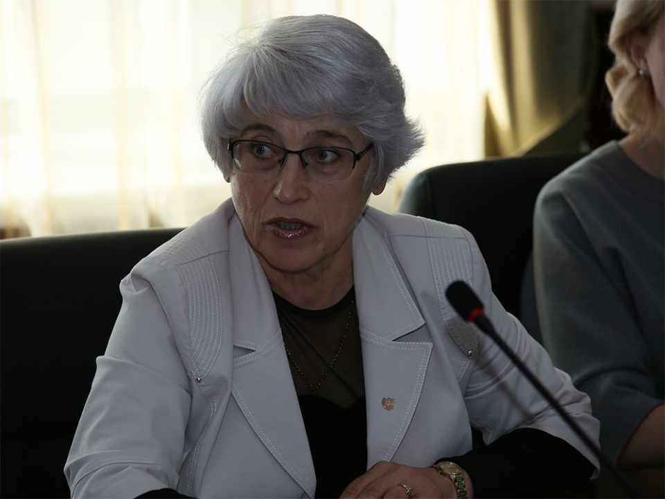 Председатель Избиркома Республики Алтай И.А.Дельвер информирует членов Комиссии о готовности территориальных участковых избирательных комиссий к выборам