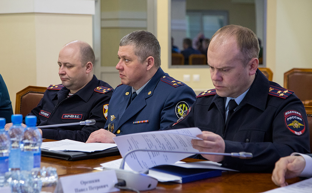 В Сахалинской области обсудили состояние безопасности в транспортной отрасли и выработали мероприятия в сфере борьбы с незаконным  оборотом оружия 