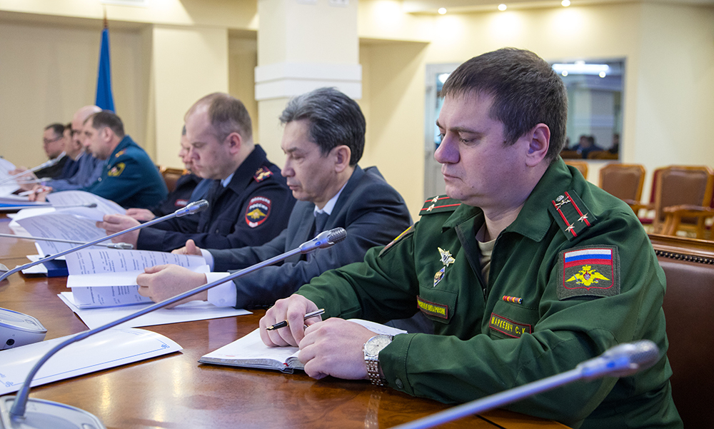 В Сахалинской области обсудили состояние безопасности в транспортной отрасли и выработали мероприятия в сфере борьбы с незаконным  оборотом оружия 