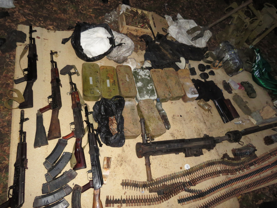 В Ингушетии обнаружен бандитский схрон с взрывчатыми веществами и арсеналом огнестрельного оружия и боеприпасов