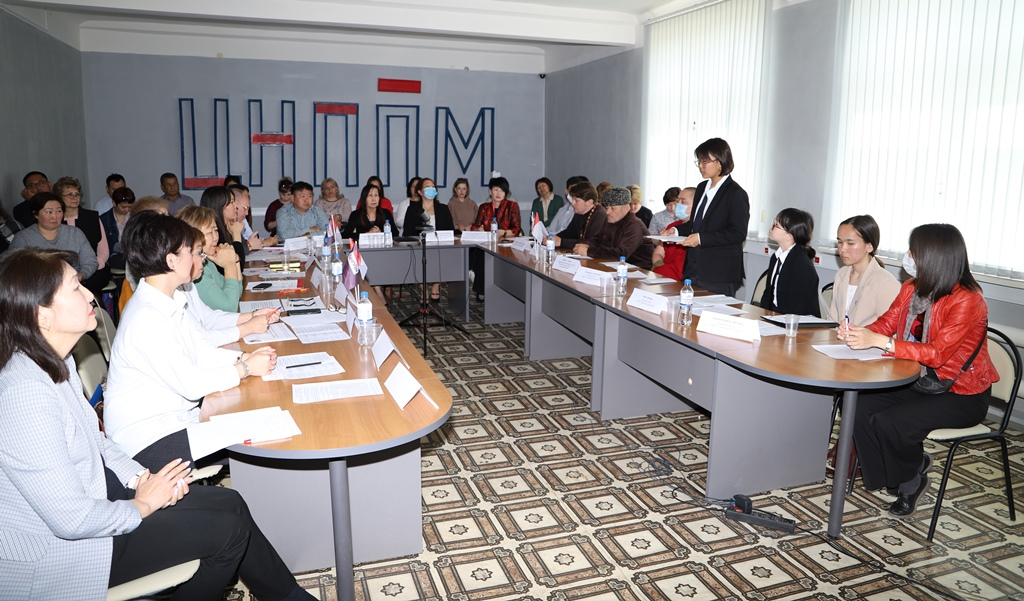 Круглый стола "Формирование антитеррористической идеологии в образовательных организациях" проведен в Республики Калмыкия
