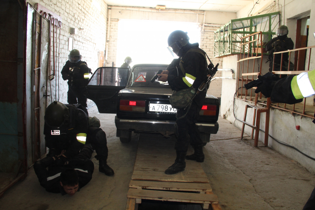 Оперативным штабом в Республике Калмыкия проведено тактико-специальное учение под условным наименованием «Гроза-14-Захват»