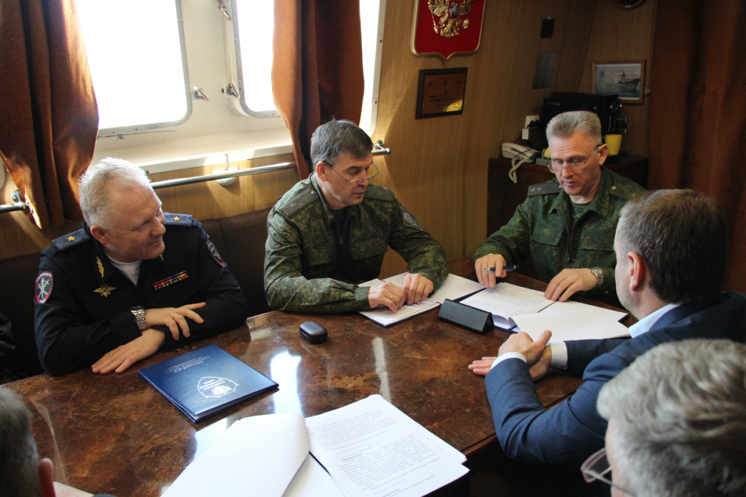 Оперативным штабом в морском районе (бассейне) в Южно-Сахалинске проведено командно-штабное учение