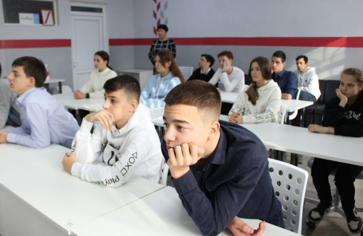 В школах Моздокского района Северной Осетии проходят классные часы с участием инспекторов по делам несовершеннолетних