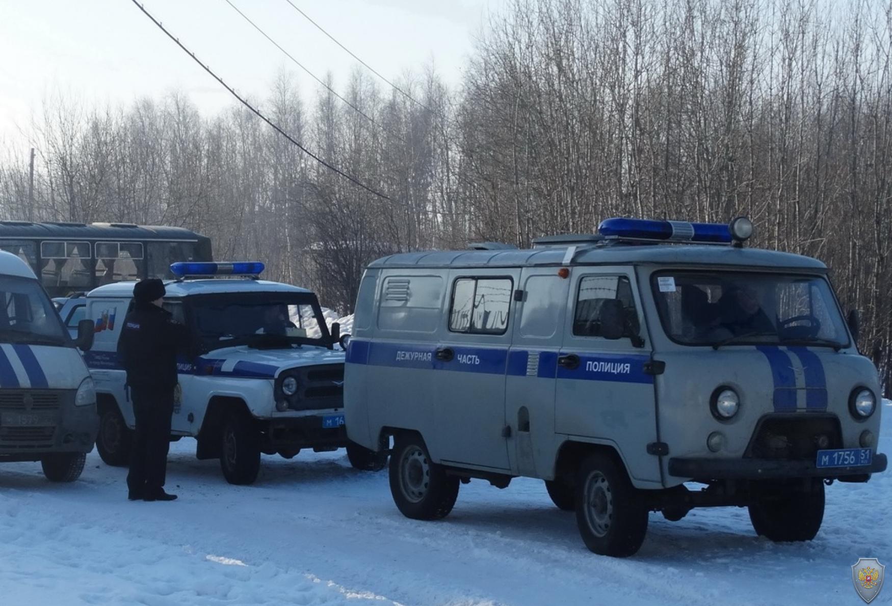 Оцепление школы силами УМВД России по Мурманской области