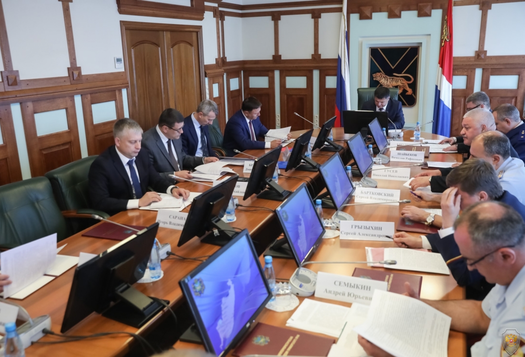 Фото заседания АТК, на фото изображены члены антитеррористической комиссии Приморского края.