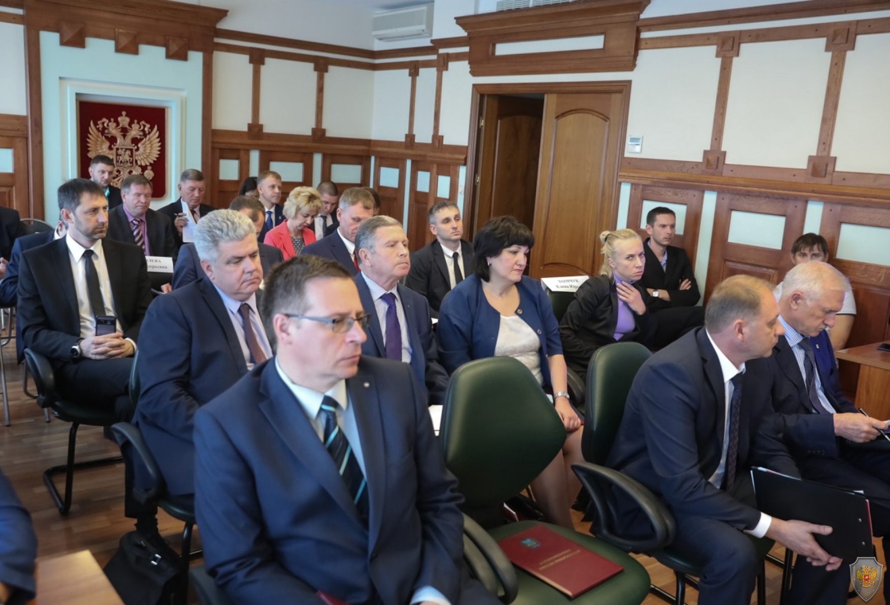 Фото заседания АТК, на фото изображены члены антитеррористической комиссии Приморского края, приглашенные лица и докладчики.