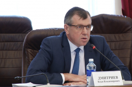 На фото докладчик – председатель Избирательной комиссии Иркутской области И.В. Дмитриев 